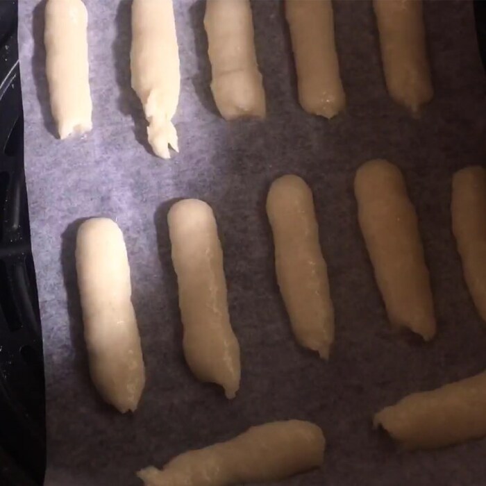 Bắt đầu nướng bánh trong nồi chiên không dầu