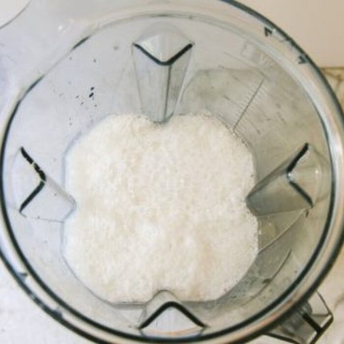 Xay nhuyễn hỗn hợp sữa dừa