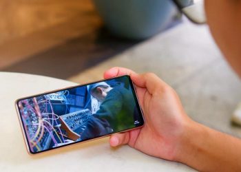 Mở hộp Galaxy A53 5G: Thiết kế thời trang, cấu hình mạnh mẽ, pin trâu, chụp ảnh đẹp