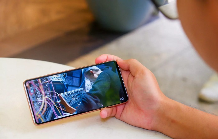 Galaxy A53 5G cho màu đen hiển thị sâu