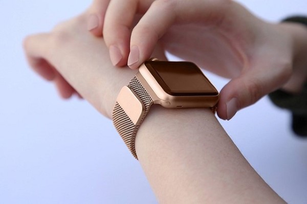 Apple Watch trên tay các bạn nữ trông rất trang nhã