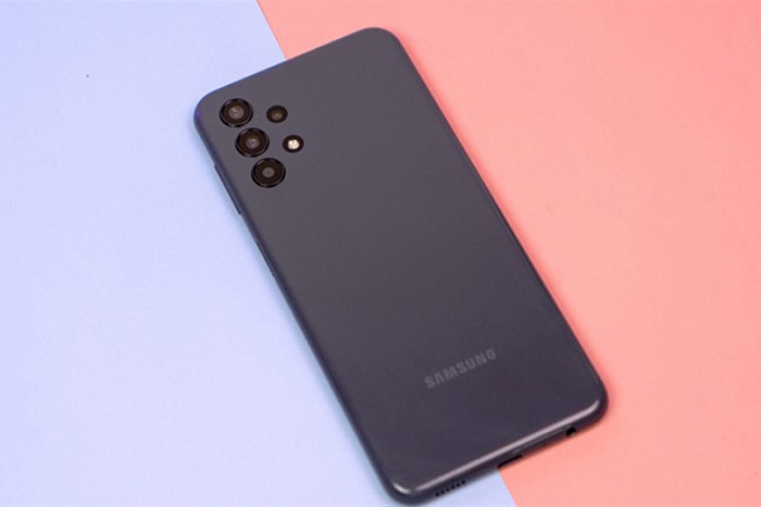 Mặt lựng của Galaxy A13