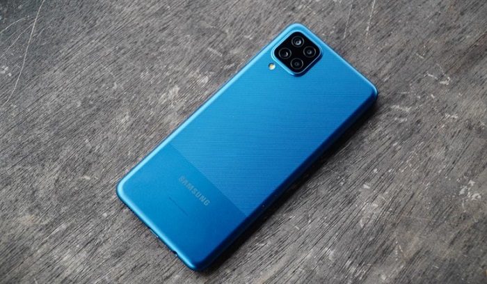 Mặt lưng Galaxy A12