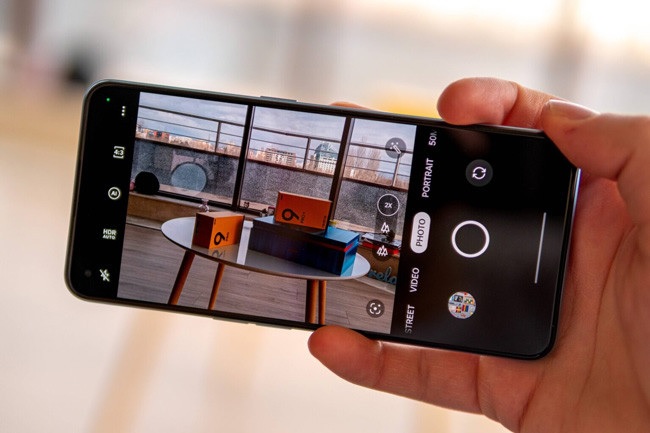 Camera chính của Realme 9 Pro+ có độ phân giải kém nhưng được được hỗ trợ tính năng tiên tiến