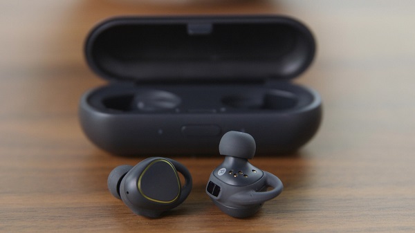 Chất lượng âm thanh trên 2 dòng tai nghe khá tương đồng