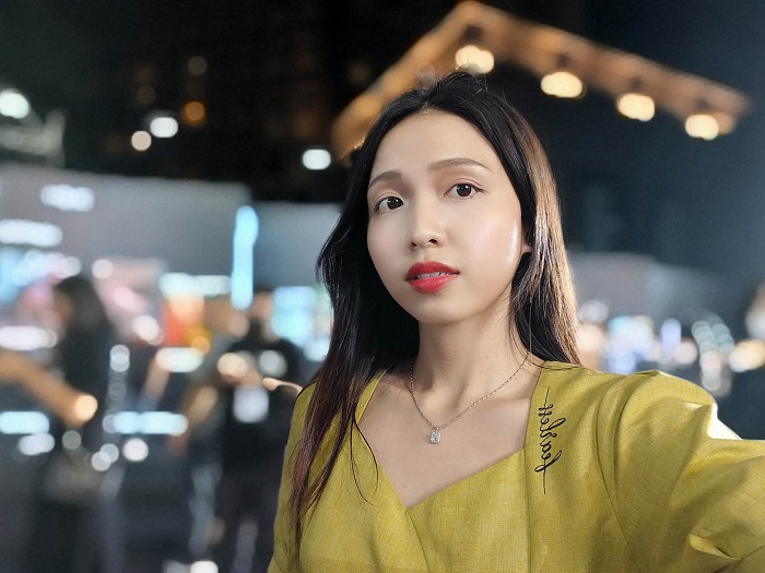 Ảnh selfie được áp dụng thêm hiệu ứng Bokeh Flare đậm chất nghệ thuật