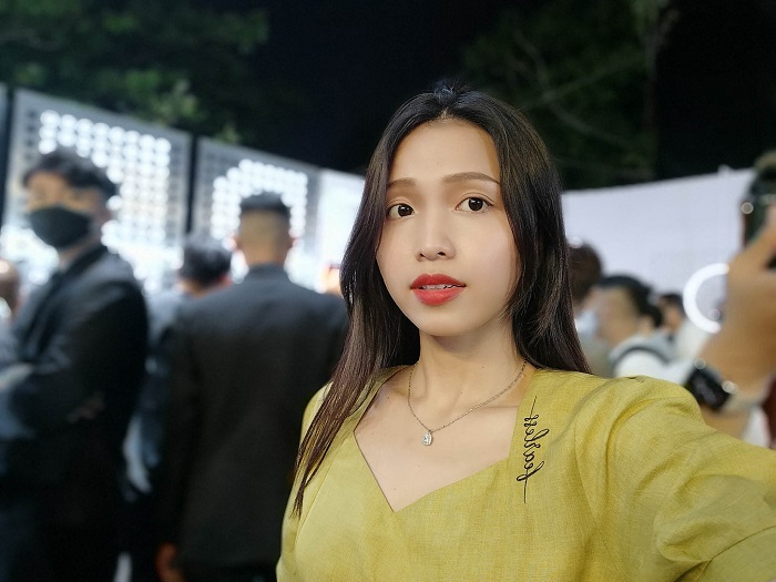Ảnh chụp từ camera selfie với chế độ chân dung