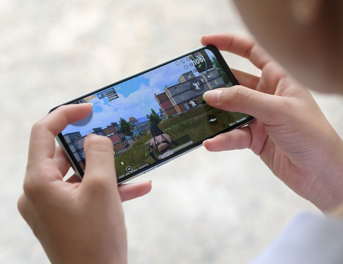 Chơi game trên Reno7 Z mượt mà
