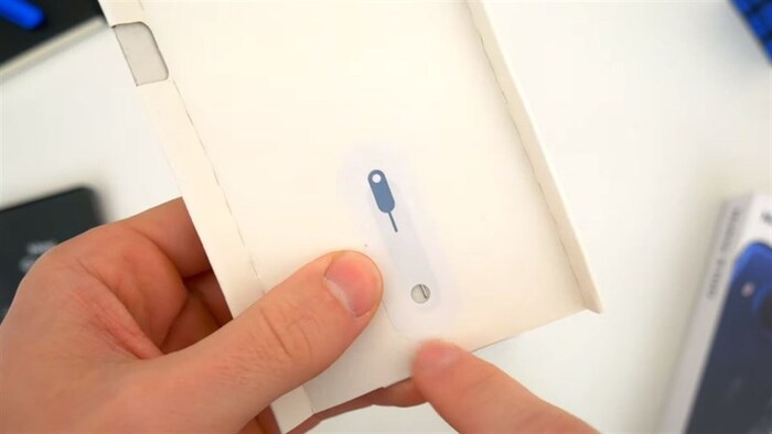 Que chọc SIM theo máy