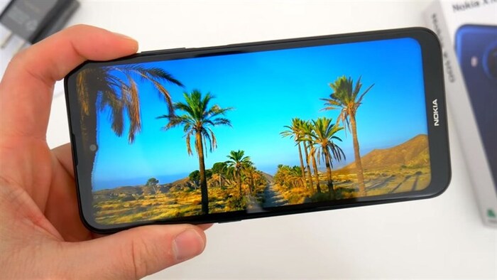 Màn hình lớn của máy với các cạnh bo tròn mềm mại