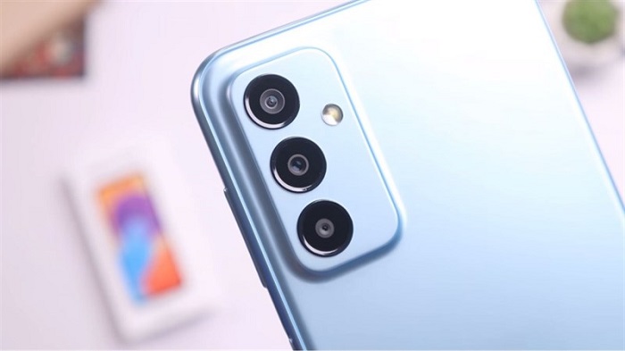 Cận cảnh cụm camera sau trên F23 5G