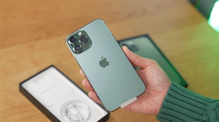 Mặt lưng của iPhone 13 Pro Xanh lá