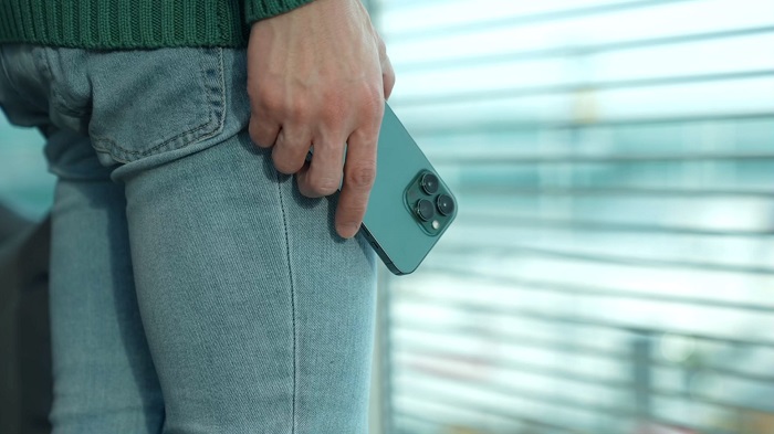 Trên tay iPhone 13 Series xanh lá