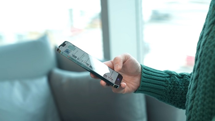 Trên tay iPhone 13 Series xanh lá