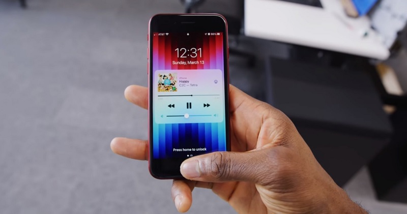 Trên tay iPhone SE 2022