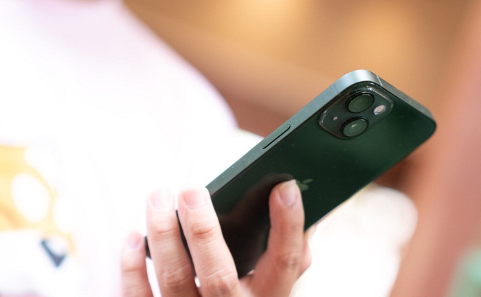 Cạnh phải là vị trí của nút nguồn