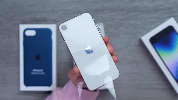Trên tay iPhone SE 2022
