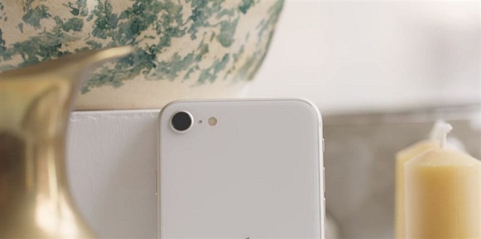 iPhone SE 2022 chỉ sở hữu một camera sau với độ phân giải 12MP