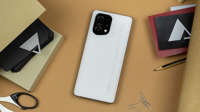 Mặt lưng OPPO Find X5 được tinh chỉnh và thay đổi rất nhiều