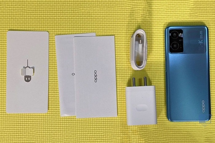 OPPO K10 và các phụ kiện đi kèm