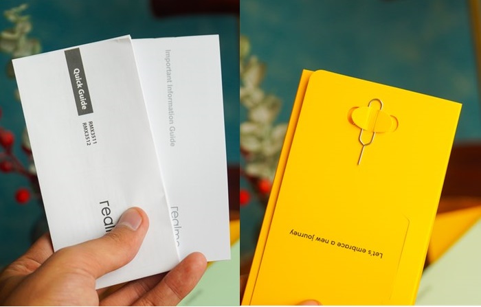 Sách hướng dẫn và que chọc sim