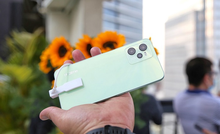 Realme C35 được thiết kế vuông vắn và rất hiện đại