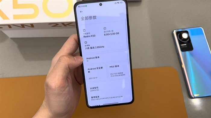 Đi kèm dung lượng RAM và ROM lớn