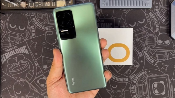 Ngoài 2 màu trên, máy cũng có thêm màu xanh lá cây khá bắt mắt