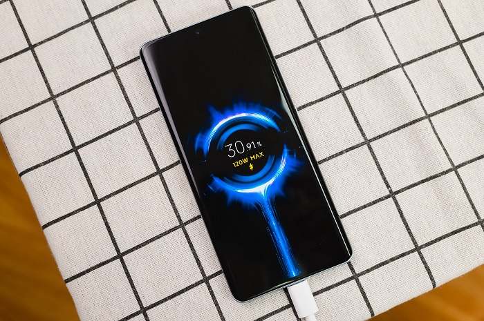 Xiaomi 12 Pro được tích hợp sạc siêu nhanh 120W
