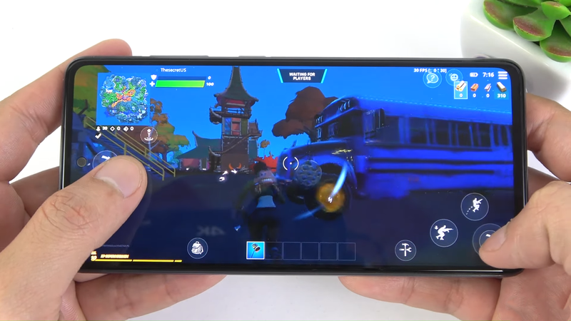 Chơi game cực đã cùng chipset Snapdragon 720G trên Samsung Galaxy A52