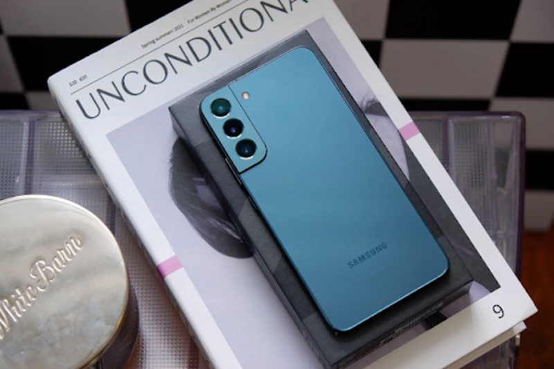 Galaxy S22 Plus còn có khả năng chống nước chống bụi giúp tăng độ bền sử dụng