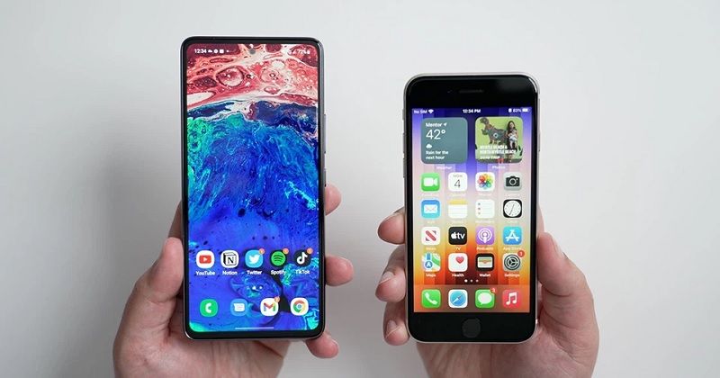 So sánh Galaxy A53 và iPhone SE 2022
