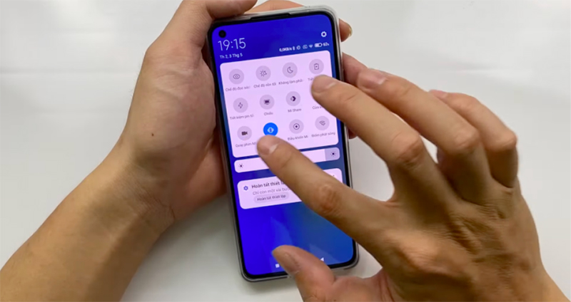 nhấn vào để khởi động chương trình quay