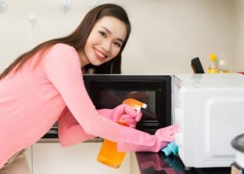 4 cách khử mùi lò vi sóng đơn giản, hiệu quả