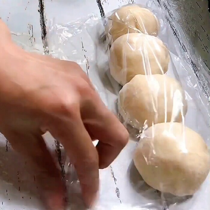 Tiếp tục để bột nghỉ trong 30 phút