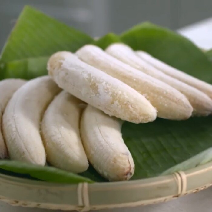Chuối sơ chế rồi cho ngăn đá tủ lạnh