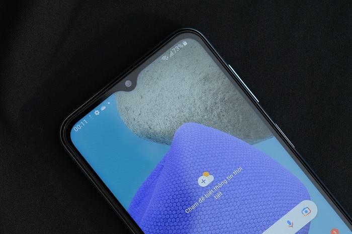 Camera selfie được đặt trong notch hình giọt nước