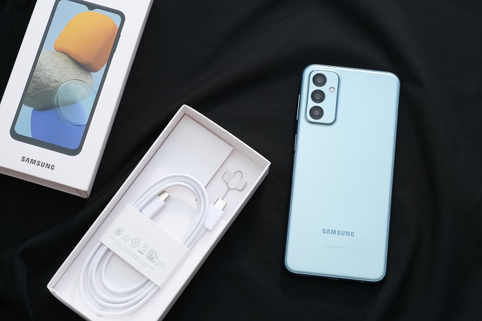 Các phụ kiện đi kèm theo Galaxy M23 5G