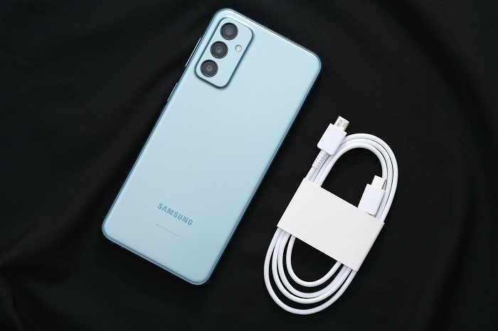 Dây cáp sạc đi kèm máy