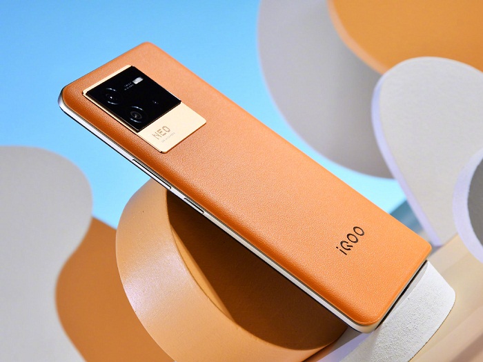 Cạnh phải của iQOO Neo6