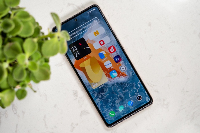 Màn hình rộng lớn, độ phân giải sắc nét, hỗ trợ tần số quét lên tới 120Hz