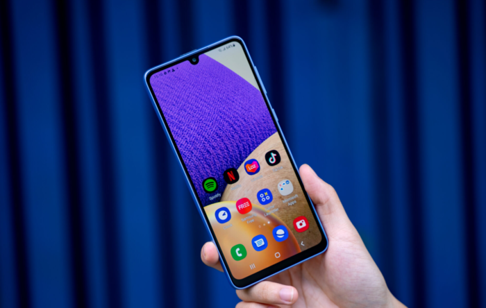 Màn hình giọt nước khá thẩm mỹ