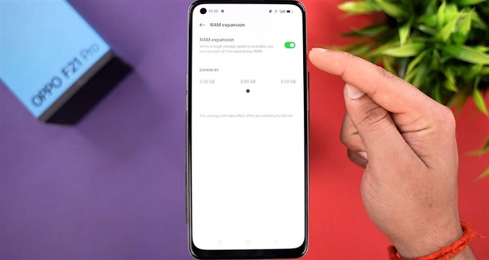 Máy hỗ trợ mở rộng bộ nhớ RAM thêm tối đa đến 5 GB và tổng dung lượng bộ nhớ trong lên đến 1TB