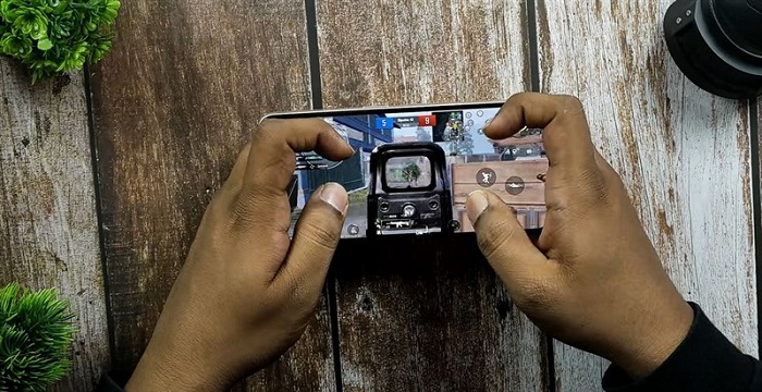 F21 Pro có thể chiến tốt các tựa game có cấu hình cao ở thiết lập đồ họa phù hợp