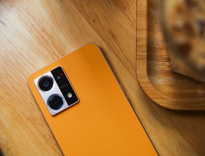 Cận cảnh cụm camera sau của Reno7