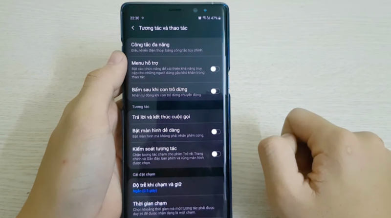 gạt thanh trượt sang màu xanh để kích hoạt Menu hỗ trợ