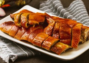 làm vịt nướng bằng nồi chiên không dầu