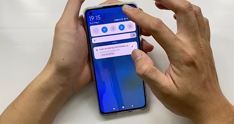 thực hiện vuốt thanh công cụ