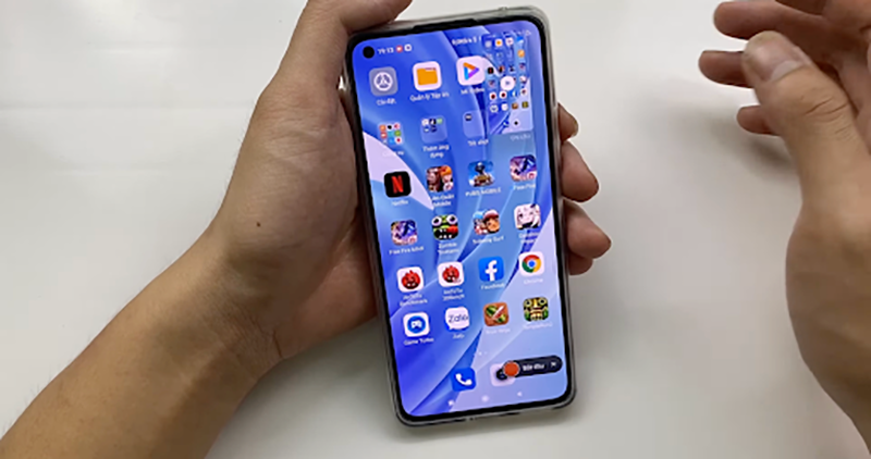 hệ thống sẽ hiển thị hình ảnh video ở góc màn hình