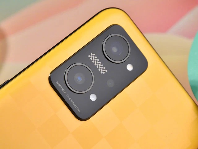 Cận cảnh camera sau của realme Q5 Pro